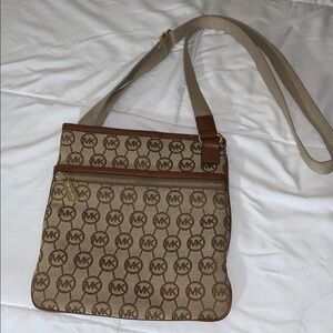 Michael Kors jet set crossbody monogram
